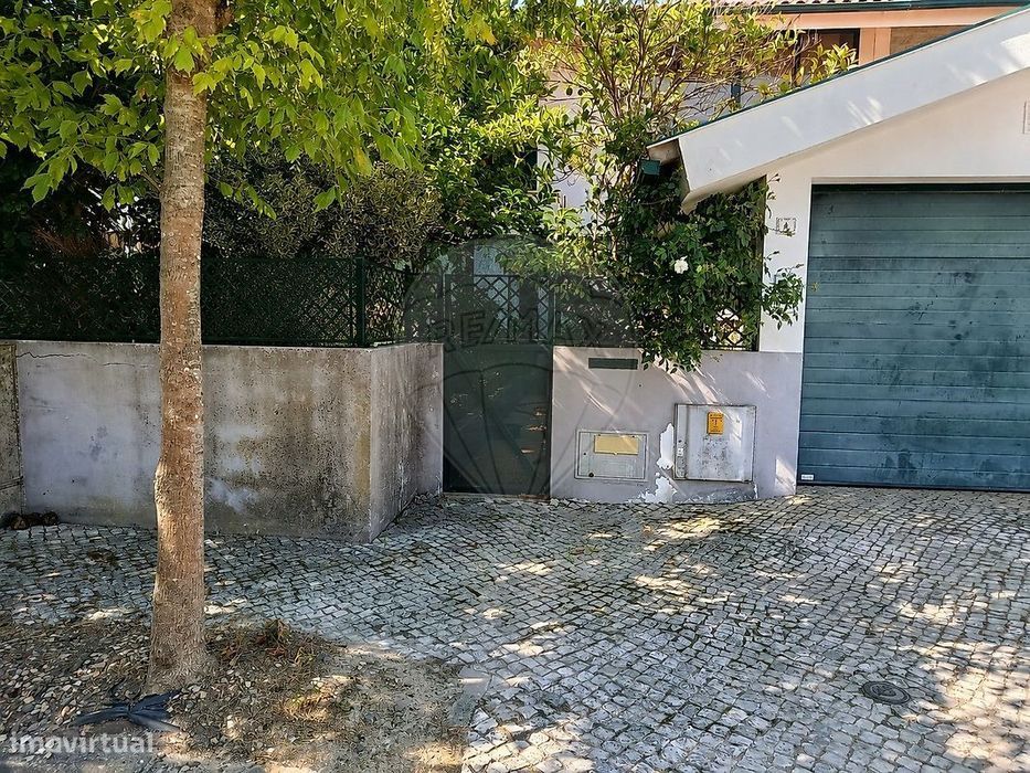 T4 Detached House for Sale