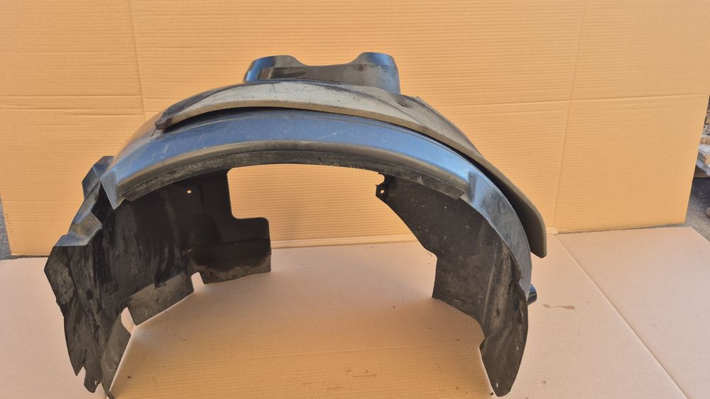 Nadkole przednie prawe Ford Focus AM51R16115B