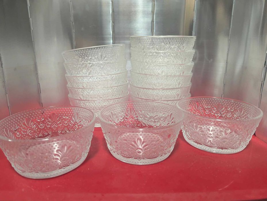 14 szklanych miseczek deserowych z wypukłym ornamentem 300 ml – idealny stan