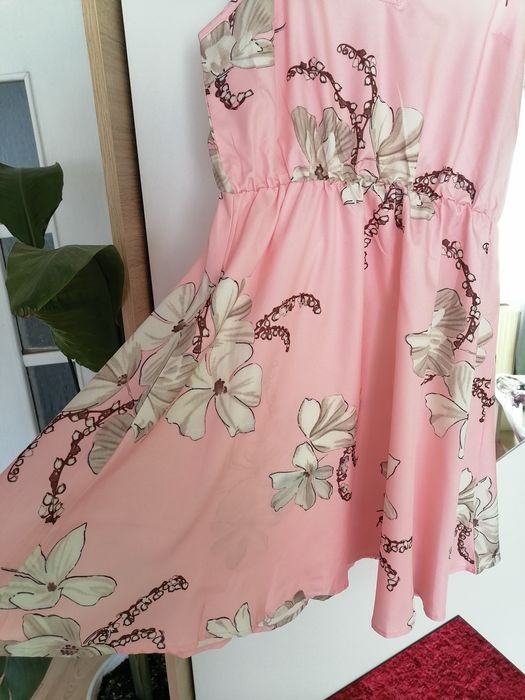 Elegancka sukienka kwiaty pudrowego różu S