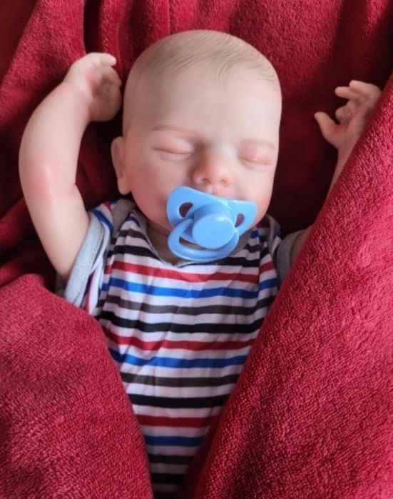 Nowa realistyczna lalka typu Reborn śpiący chłopiec