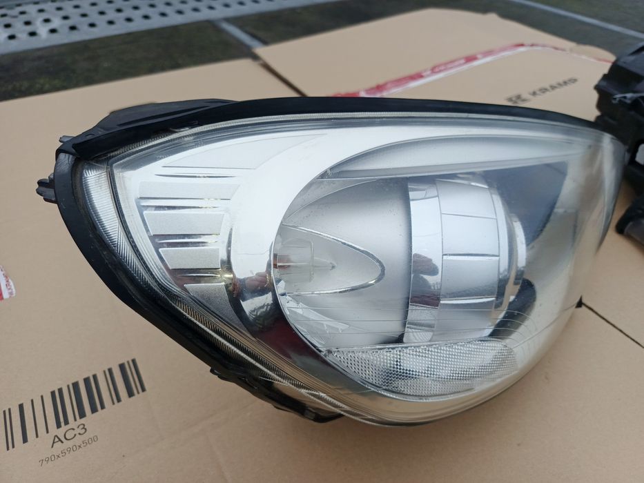 Volvo V60 Xenon lampa EU Prawa