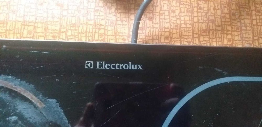 продам Варочная поверхность Electrolux б/у требует ремонта