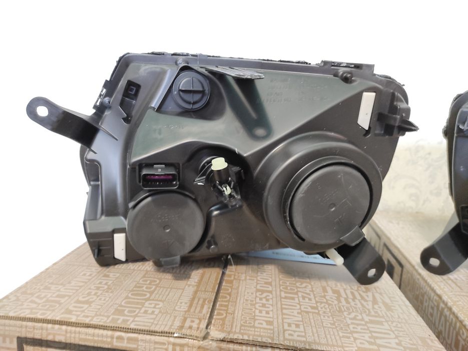 Фара Фари Фары Рено Дачія Дастер Duster 260605370R 260103738R