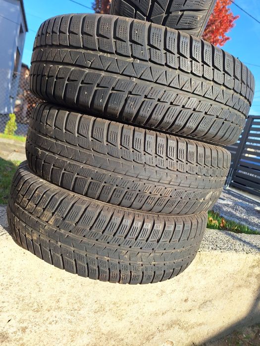 Opony zimowe 215/65/16 cena za całość 200zl