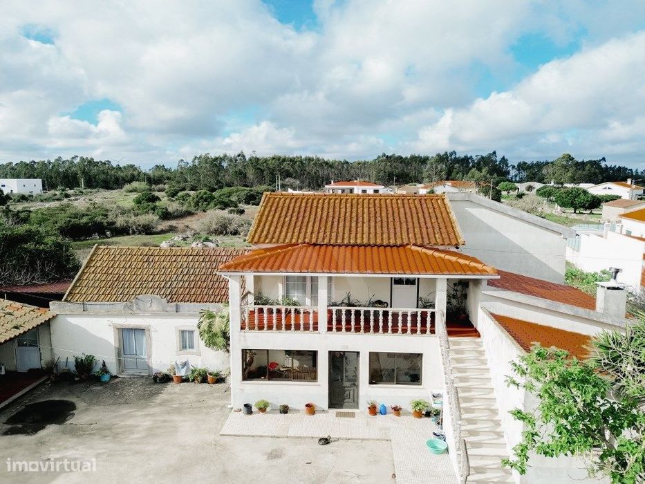 Moradia T4 com Terreno de 8 415 m2 na Lourinhã