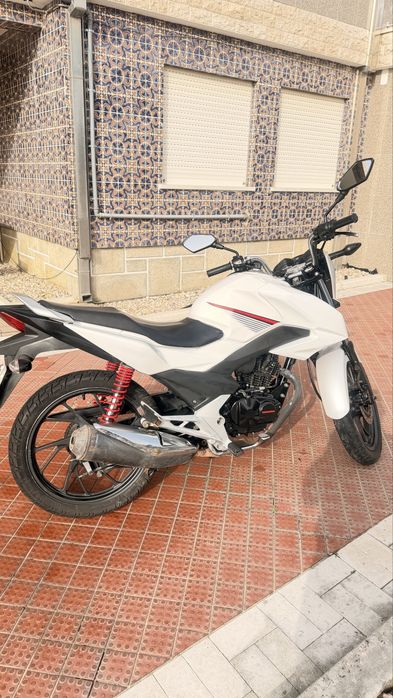 Vendo Mota Honda 125CC ano 2017.