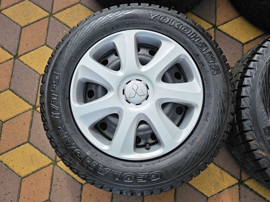 Колеса Mitsubishi Outlander ASX R16 5x114.3 / Зима Yokohama / Диски + ковпаки
