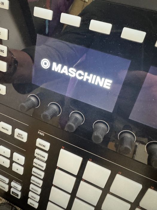 Native Instruments Maschine Studio like new