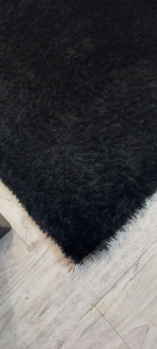 Tapete preto pouco uso