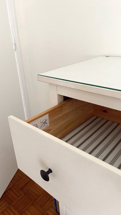 Cómoda branca modelo Koppang maciça Ikea