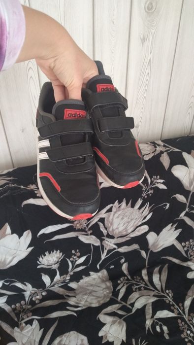 Czarne chłopięce buty adidas na rzepy 35