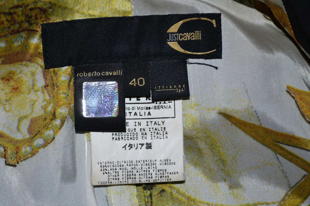 Черный пиджак со шнуровкой на рукаве Roberto Cavalli брошь корона