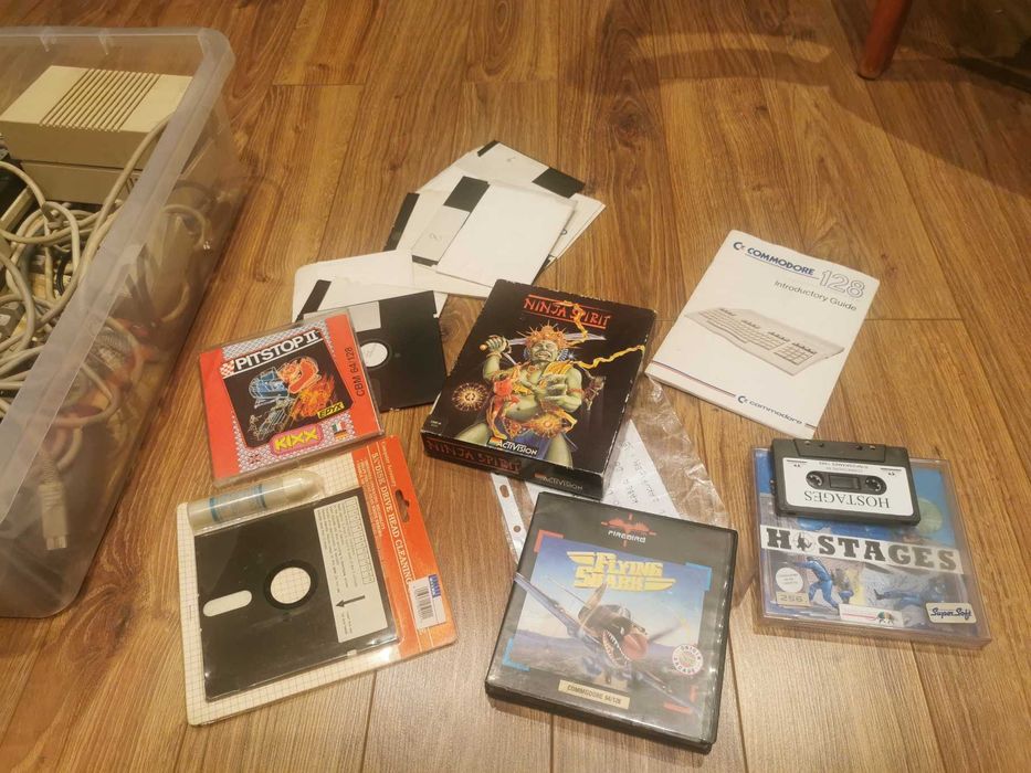 Komputer PRL Commodore 128