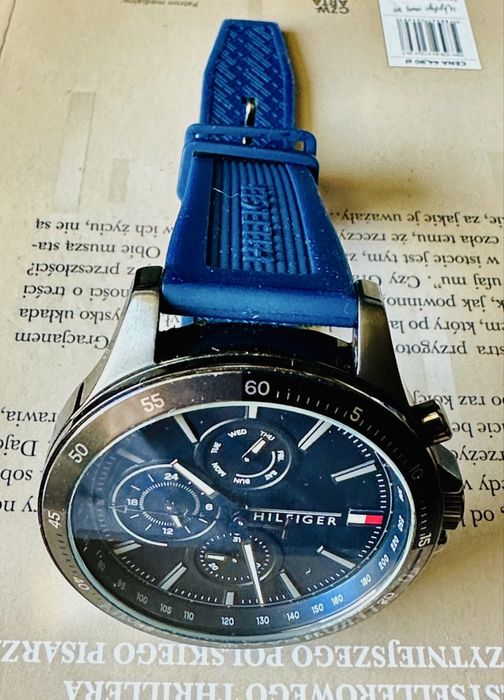 Zegarek Tommy Hilfiger Bank z silikonowymi logonwanymi paskami