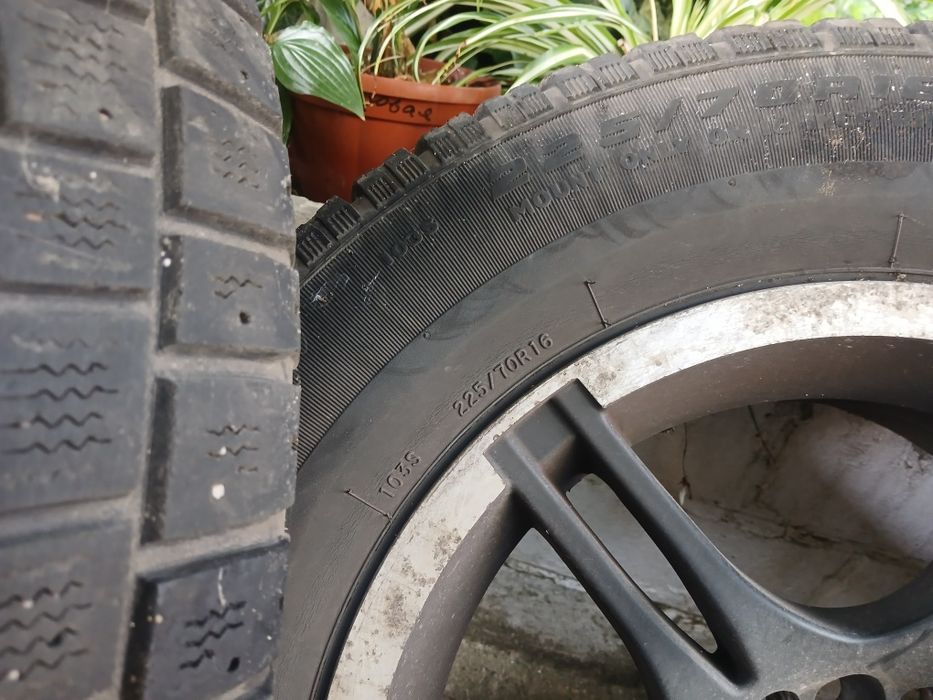 Продаю комплект зимніх коліс R16 5/114,3 .Стояли на NISSAN x-trail T31.