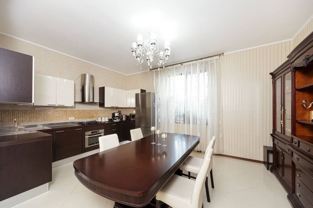 Аренда  дома возле моря  / Аркадия  , бассейн  , 8 соток, подвал ,свет