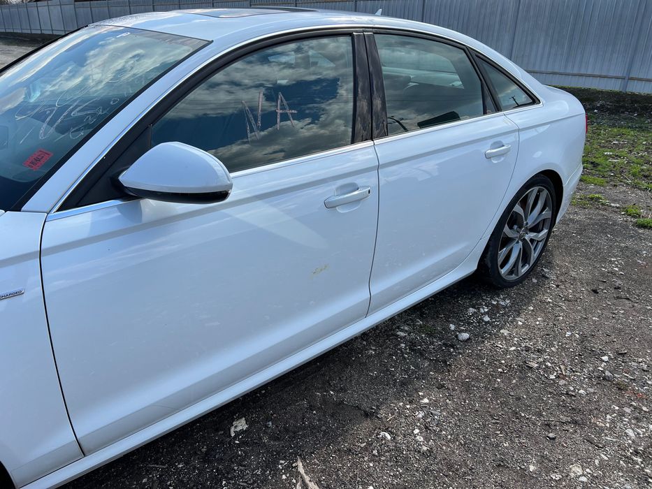 Двері четверть поріг  Audi A6 C7 3.0 TFSI запчастини шрот