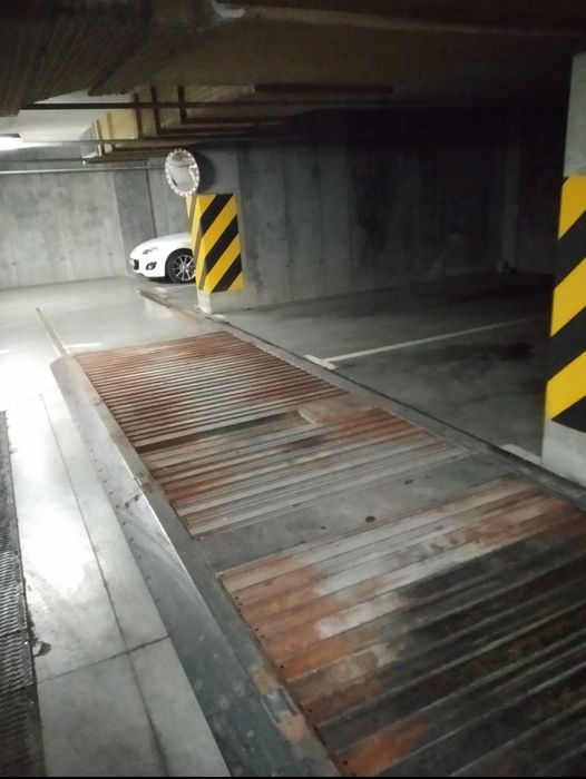 Garaż bukowińska 12, metro Wilanowska parking, sprzedam