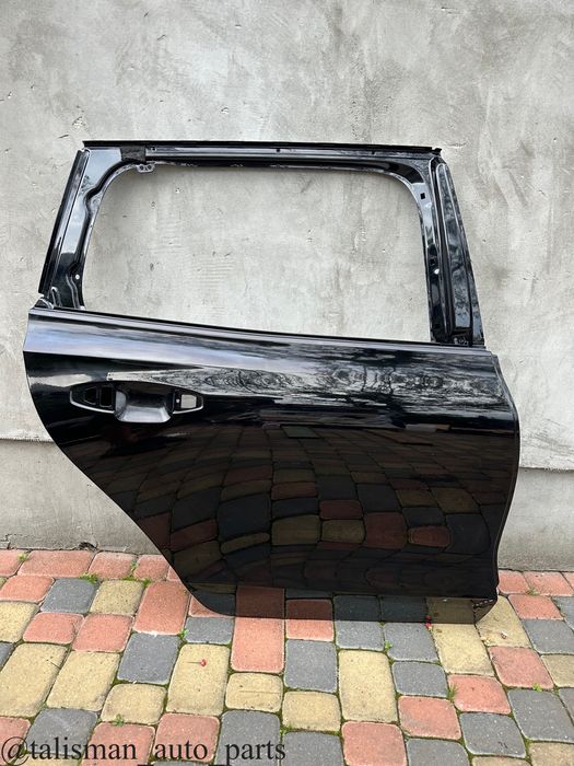 Volvo V-60 дверка права задня в наявності