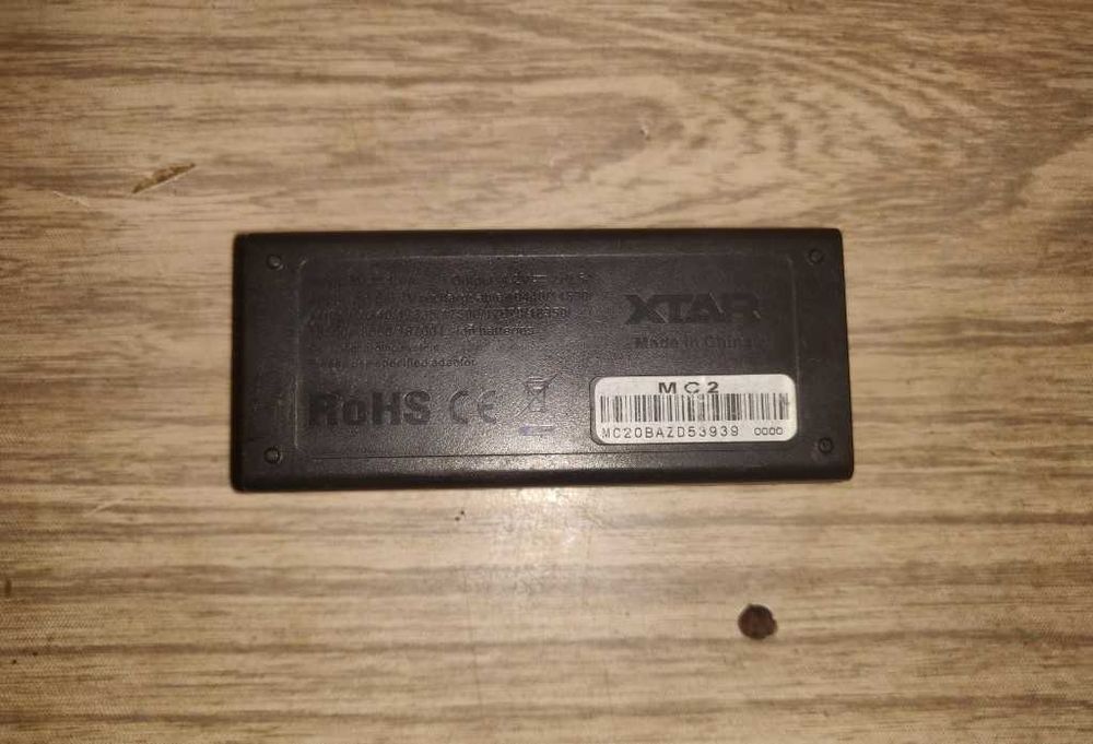 Carregador Pilhas / Baterias (1,2v ; 3,7v ; 9 v)