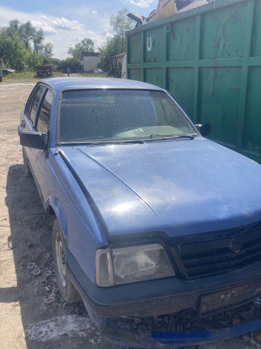 Двигун Opel Ascona 1.6j e16nz