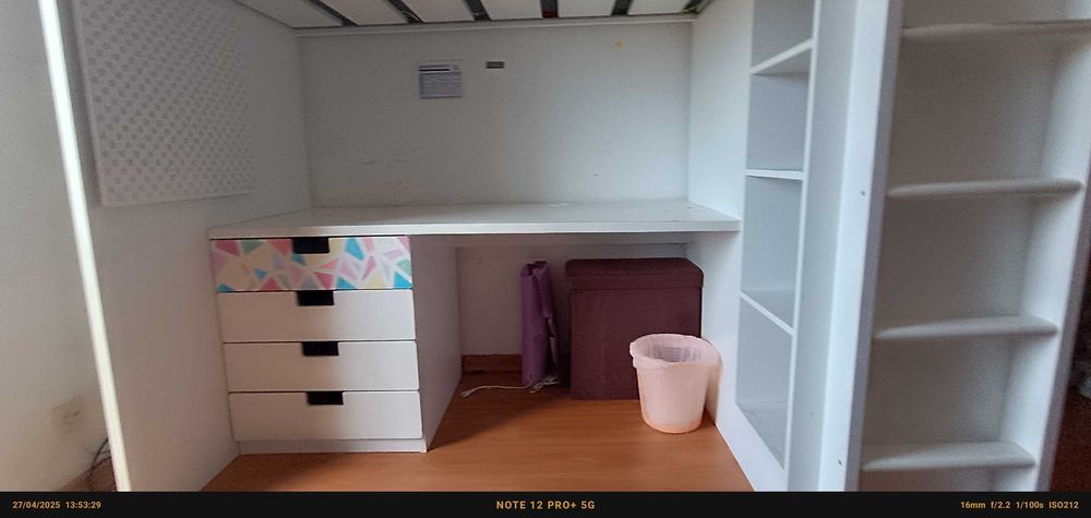 Vendo cama com guarda roupa e secretária usado em bom estado