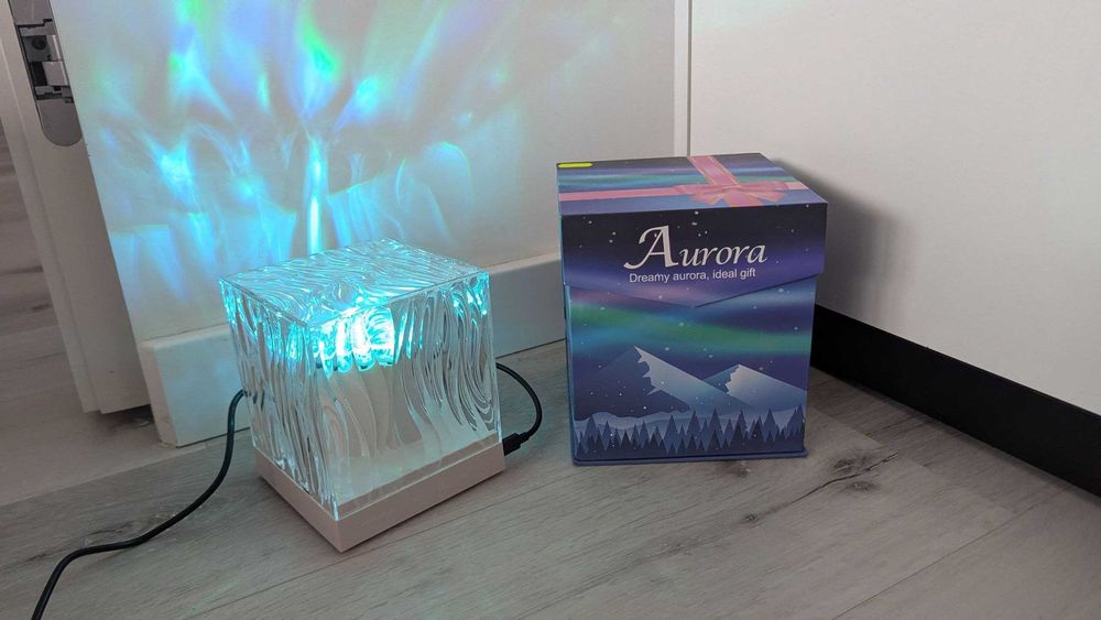 Нічник проектор Aurora WH-E22 LED лампа з пультом куб