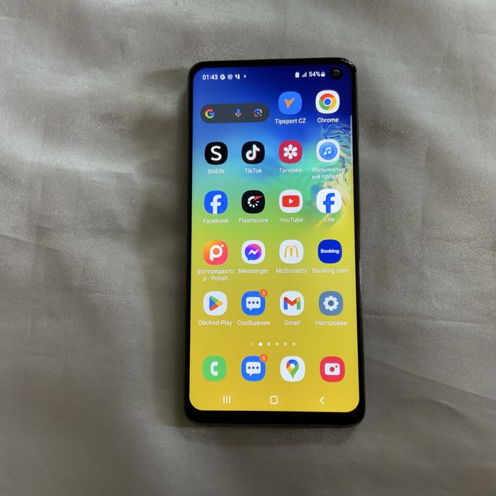 Флагман Samsung S10. 8/128GB. 2 sim, Европеец. В идеале !