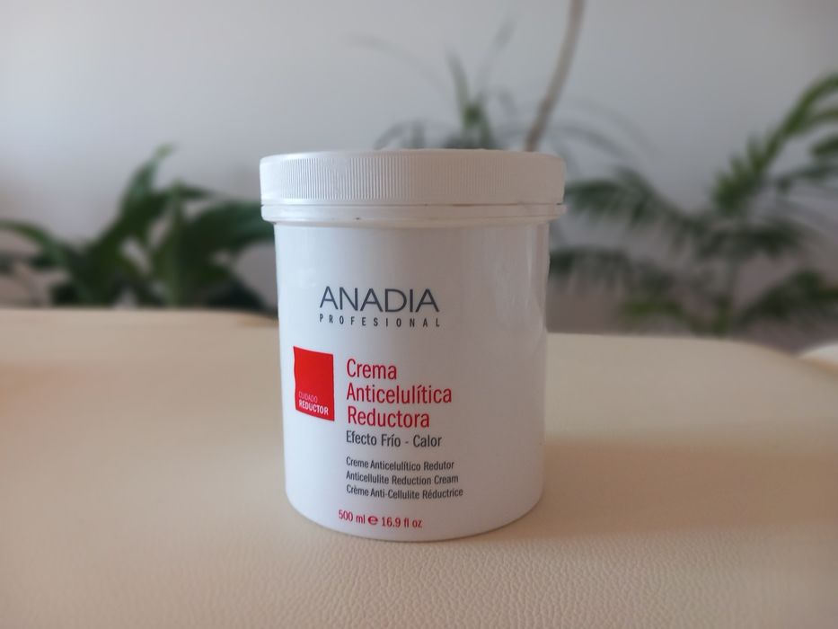 Creme de marca Anadia  anticelulitica embalagem fechada