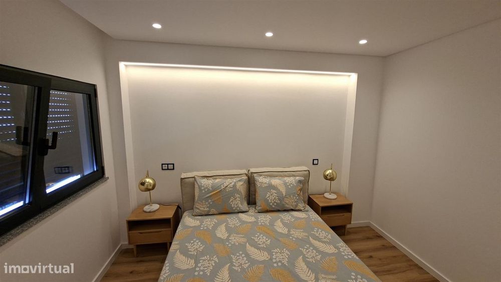 Apartamento T3 com varanda e garagem em Faro
