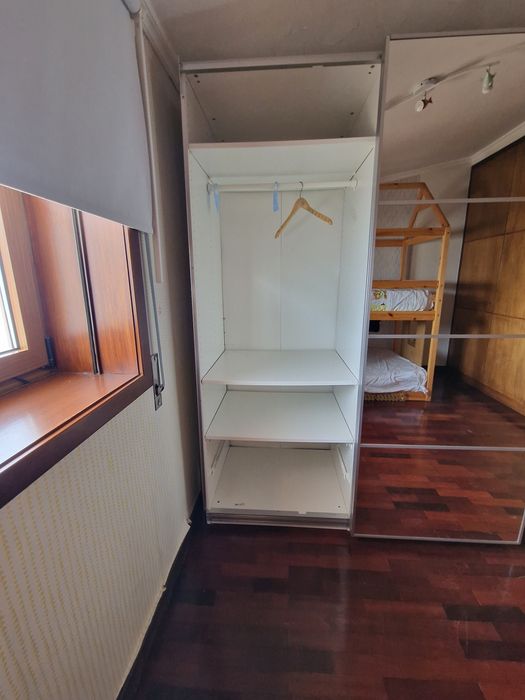 Roupeiro Ikea portas deslizantes