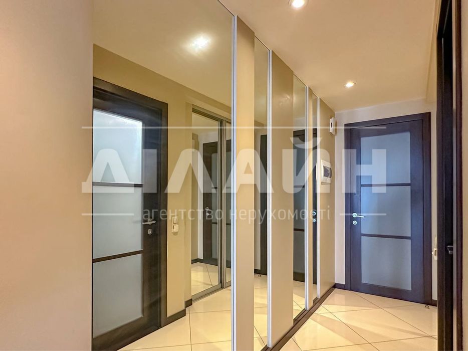 Краща пропозиція! 3-кімн. квартира з ремонтом у центрі міста!