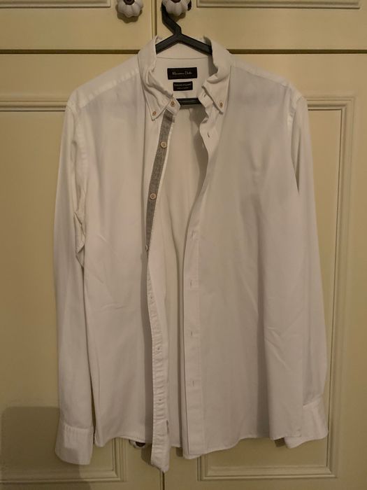 Camisa branca com risca cinza da Massimo Dutti