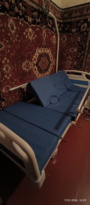 Ліжко медичне для тяжких хворих з туалетом