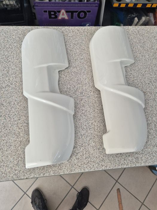 Narożnik plastik lewy tylny Burstner Ventana 03-