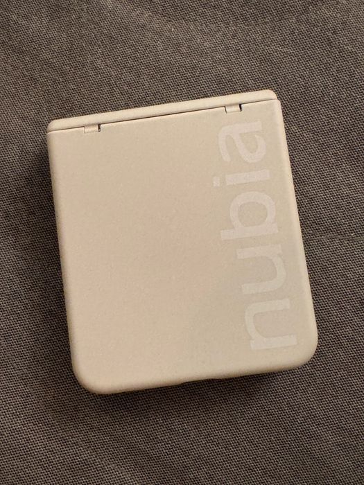 Núbia Flip 5G - Dobrável