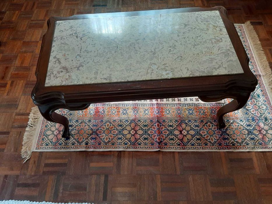 Mesa de centro em pedra