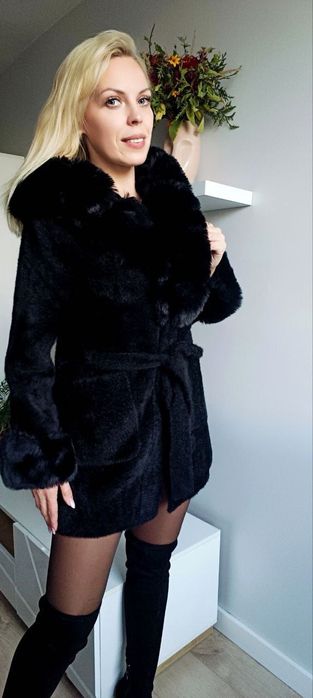 Płaszcz damski typu Alpaka .
Różne rozmiary