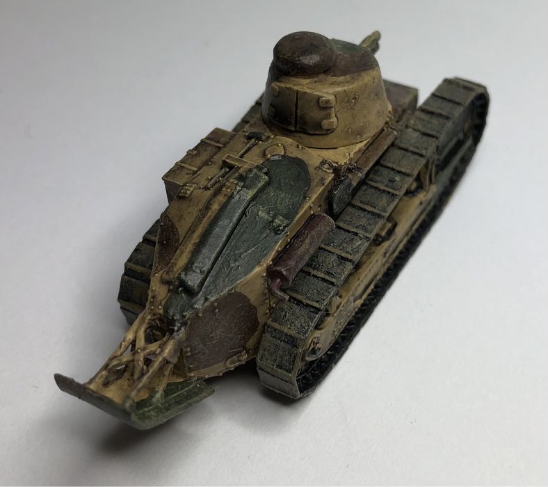 Model Renault FT-17 z działkiem 37 mm skala 1/72
