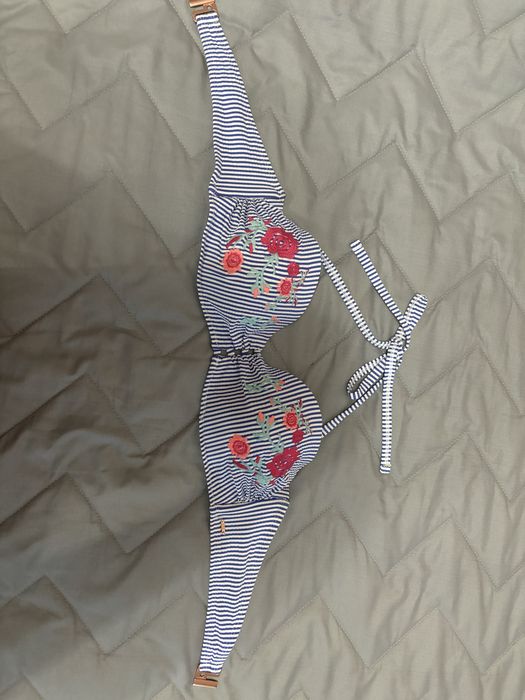 Бюстгальтери