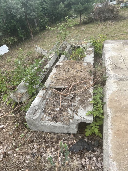 Отдам бесплатно беттоные плиты!