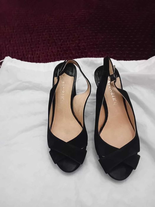 Sapatos preto salto baixo