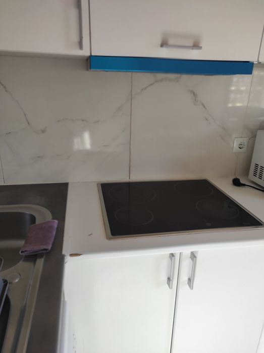 Quarto privado cozinha e casa de banho comum