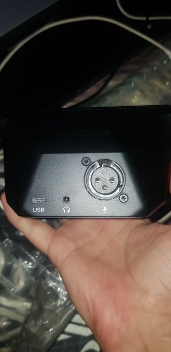Elgato Wave XLR usado com suporte