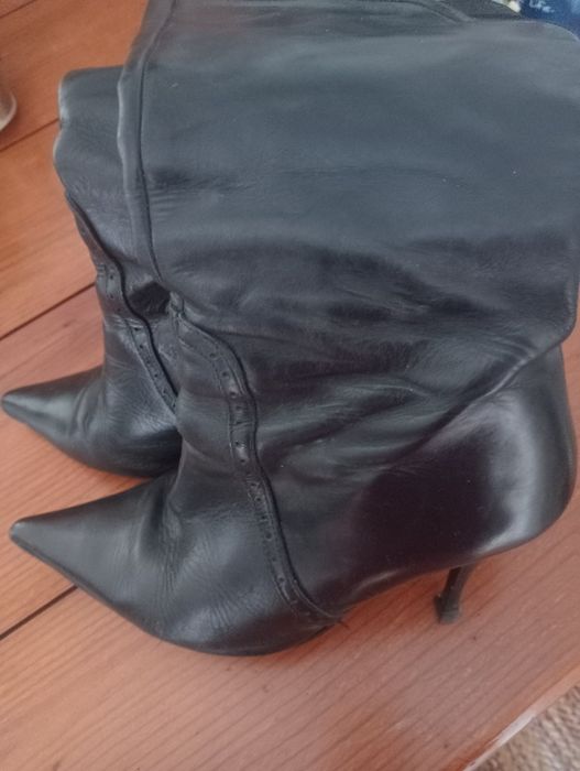 Botas pretas cano alto