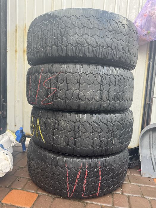 Шины зимние ,допал 265/65 R 17