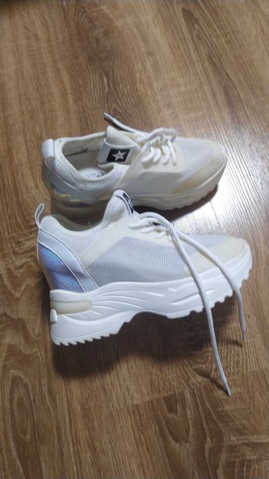 Кросівки lonza білі літні