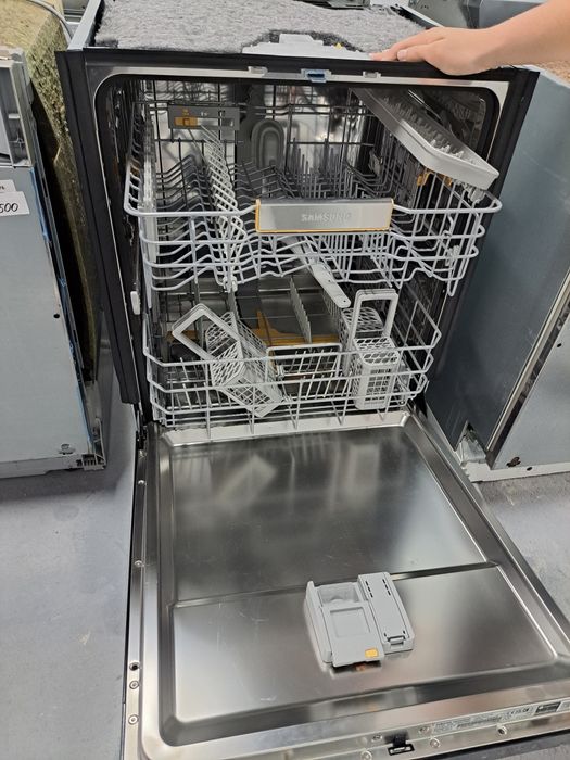 Посудомиюча машина Beko b300 сучасна на 16 персон