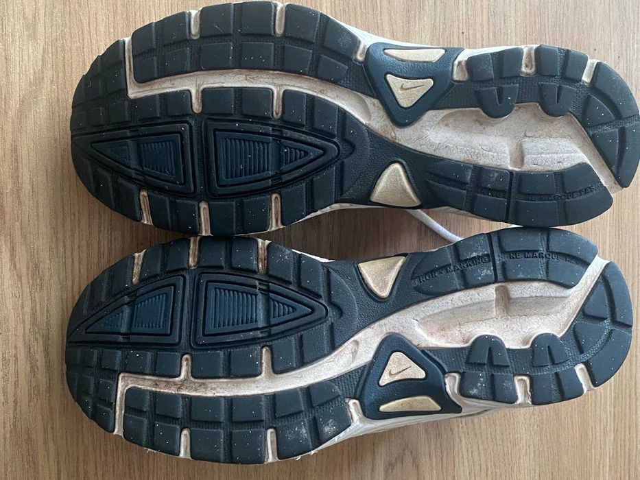 Кроссовки детские белые  NIKE. MADE IN INDONESIA.